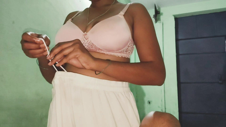 Lovely Dipti: Hintli kız erkek arkadaşı tarafından bolwjob yapıyor ve amcığını sikiyor