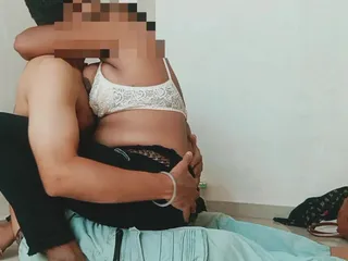 Hintli desi ateşli orta yaşlı seksi kadın sikiliyor