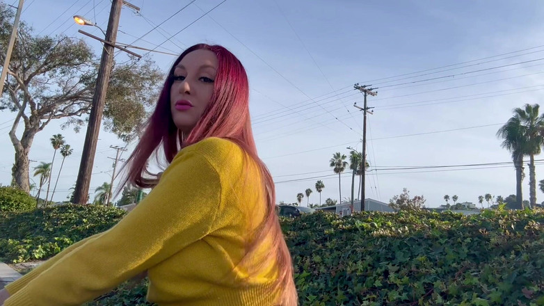 Artemisia Love: Italiaanse langharige milf Artemisia houdt ervan om buitenshuis een sigaret...