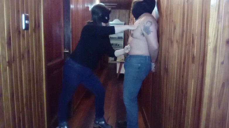 Mois Fantasys: Tumbuk di dinding