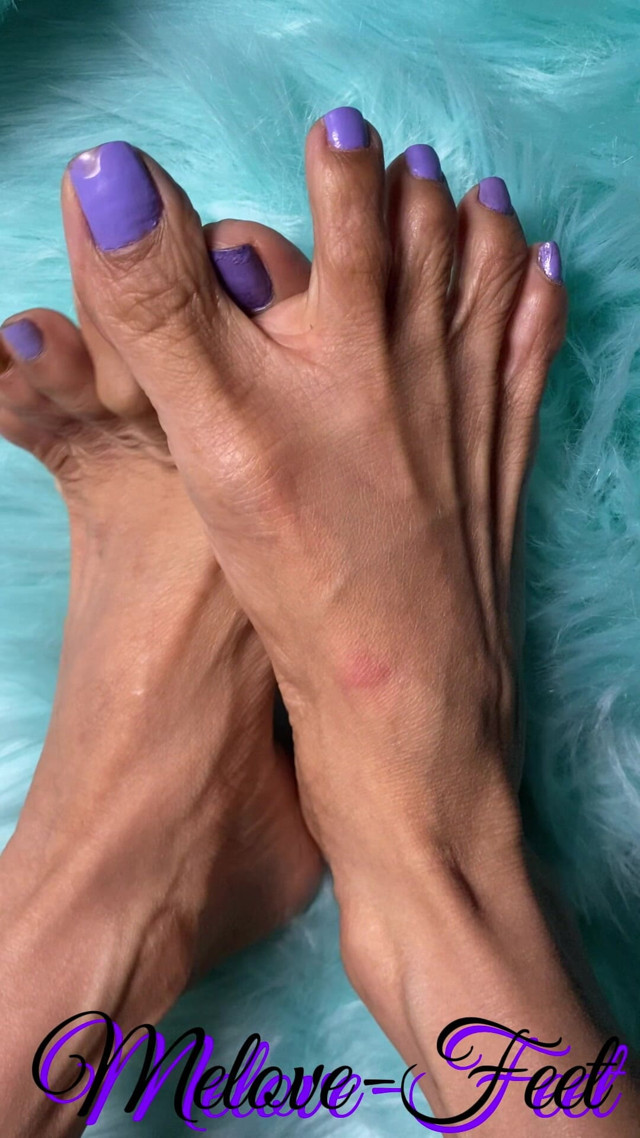 Melove Just Showing Her Sexy Little Feet (Melove-Feet) Melove Just Showing Her Sexy Little Feet (Melove-Feet)
