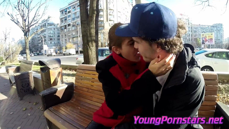 Young Pornstars: Pár se setká na ulici a rozhodne se jít na šukání