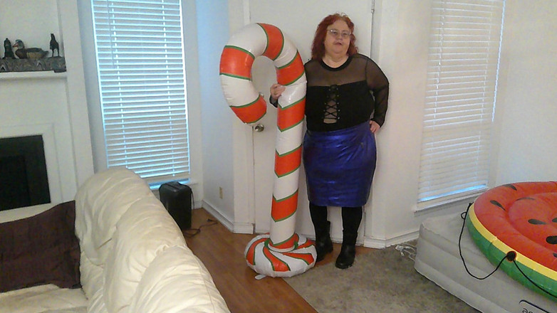 BBW nurse Vicki adventures with friends: Velká krásná sestřička Vicki se snaží rozmačkat její Candy Cane?