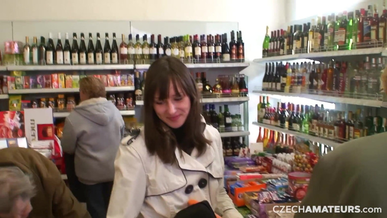 CzechAmateurs: 체코 아마추어 1: 젊은 갈색 머리와 남친