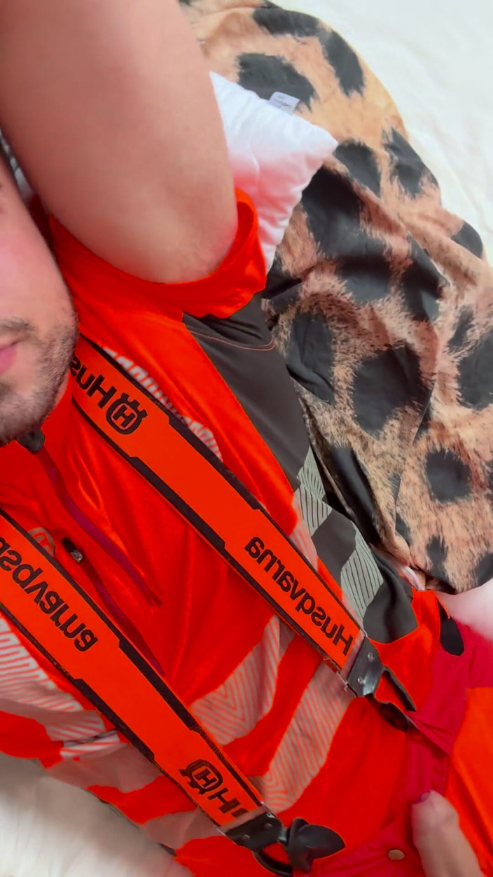 Tyler Blake: Dřevorubec v Hivis honí jeho obrovského mužského ptáka