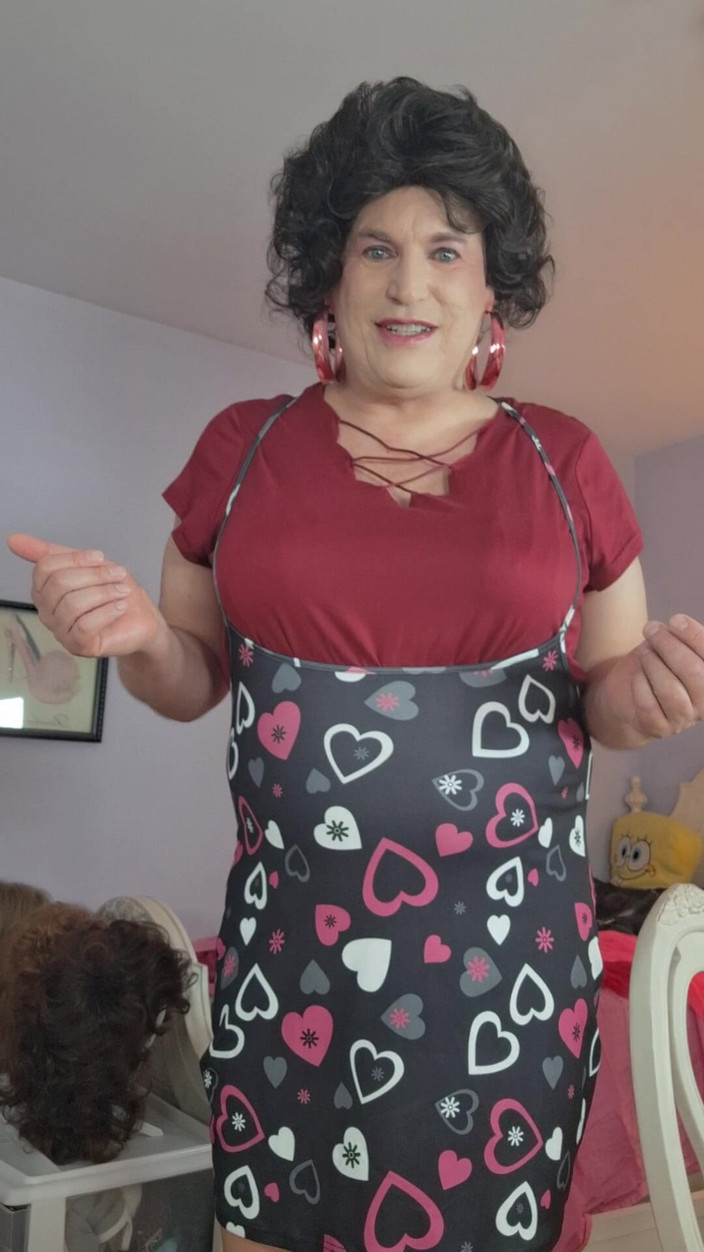 Victoria Lecherri: 我为爸爸和朋友做了一个现场内衣表演！