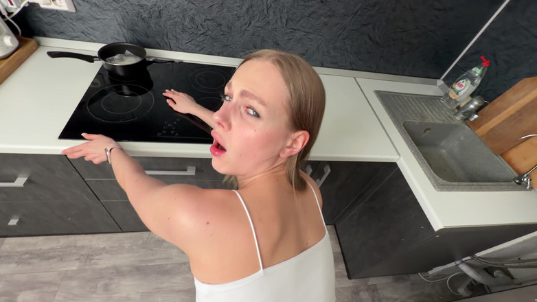 Arisha Mills: Skutečný sex ruského páru – sex v kuchyni místo večeře