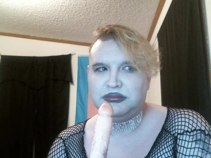 Roxxie rae page: अचानक लंड चूसने का अभ्यास