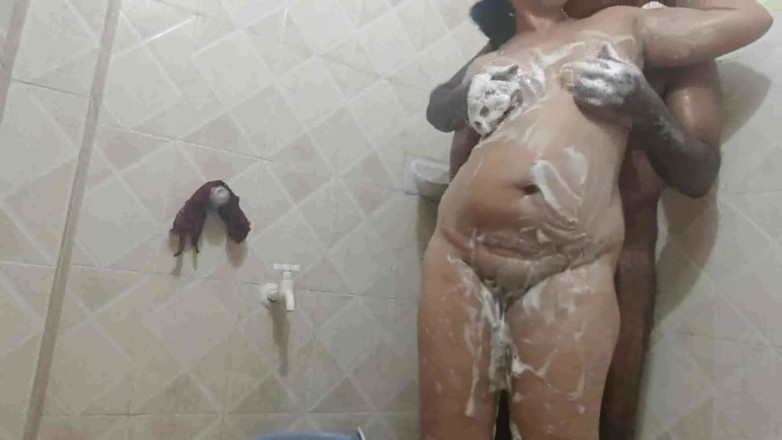 Sexy sindu: 性感的 sindu 浴与情人发生性关系