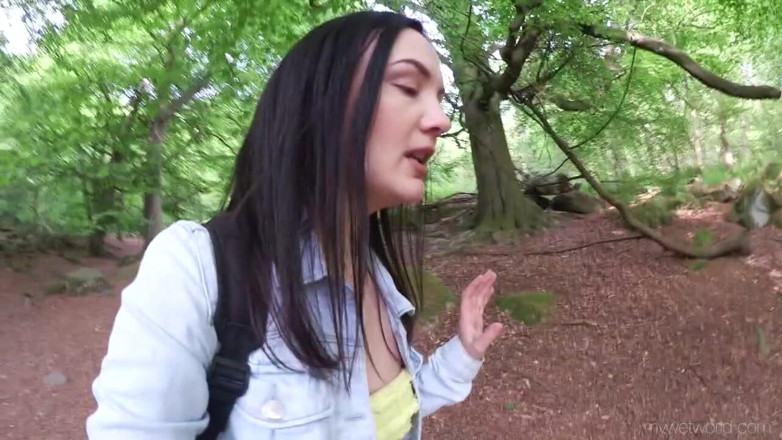 Faye Taylor: Desperate to pee in the woods No.2