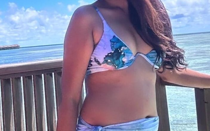 Sushma BM: Vợ Ấn Độ mặc bikini