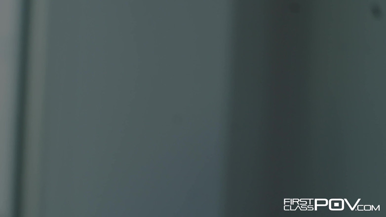 First Class POV: Sprudelnde schlampe sarai Minx in tiefem creampie, pOV