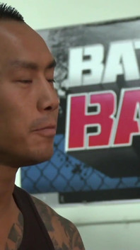 Si rambut coklat Misty Stone dengan tetek besar dikongkek dalam gelanggang kongkek pertempuran