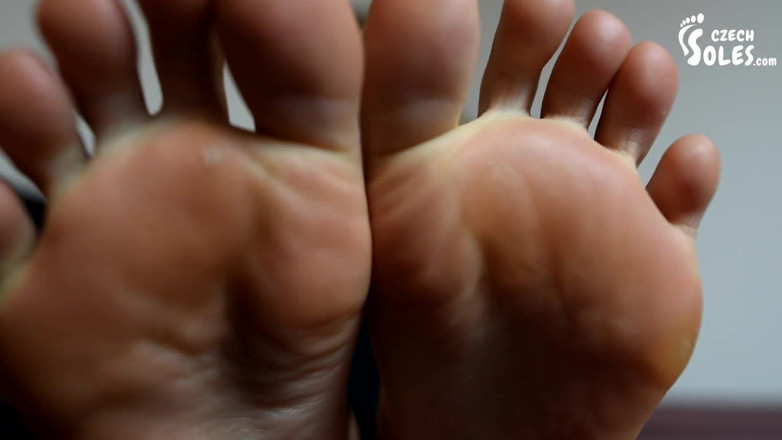 Czech Soles - foot fetish content: Web kamerası ayak tanrıçası dileklerinizi çevrimiçi yerine getiriyor