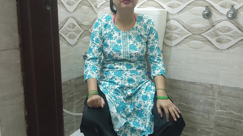 Saarabhabhi6: Mẹ kế xinh đẹp bị đụ bởi chàng trai tuổi teen nghịch...