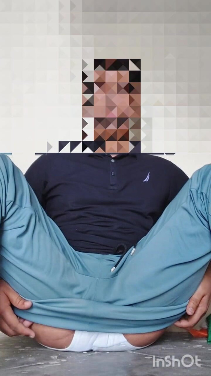 Bigcocka: Estoy masaje al mediodía cuando mi polla negra está dura