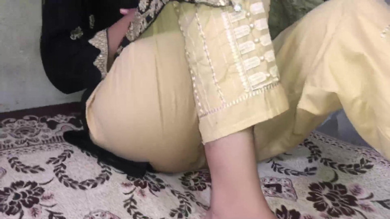 Kingsizedevil: 바이럴 파키스탄 18살 Tiktoker 십대 파탄 소녀 처음으로 애널 섹스 그녀의 큰 엉덩이 통증'