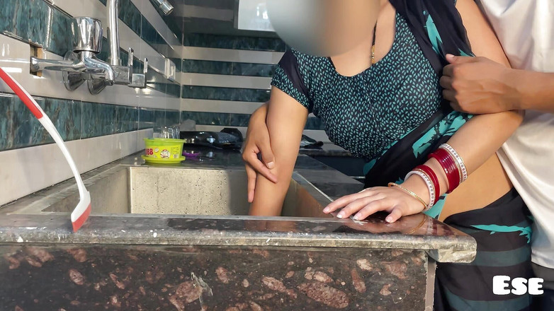 Sammy Sins: 性感人妻被干并和小鲜肉做爱