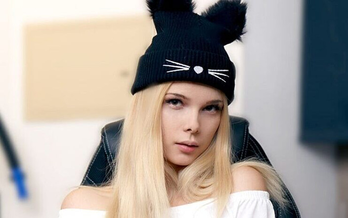 FeelMeVR: サマンサ・シェインティーン・イン・マイ・オフィス180vrビデオ