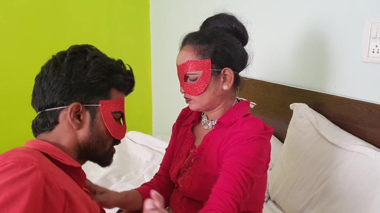 Desi_partycapal: Moje bhabhi byla přistižena při mluvení na videohovoru někoho jiného,...