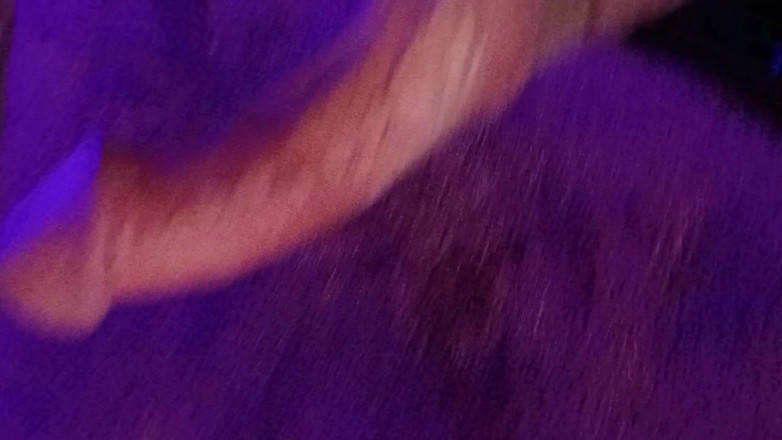 DeepthroatCumslut: Ich wichs meinen großen harten schwanz für dich