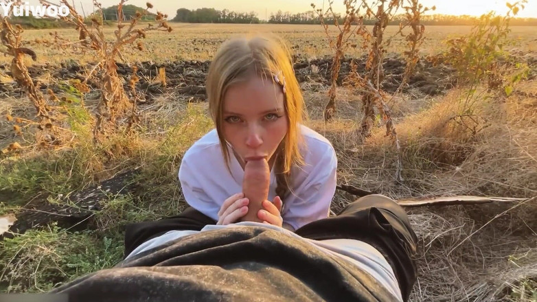 Yuiwoo: Gentle Blowjob at Sunset From a Beautiful Russian Redhead