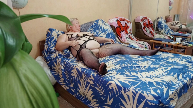 Zona901: Мачеха мастурбирует киску и кончает каждый день