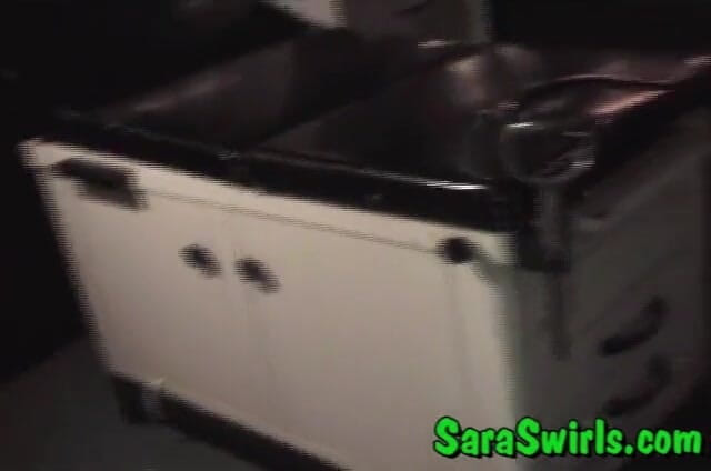 Sara Swirls Interracial Cuckold Erotica: 음란한 창고에서 따먹기