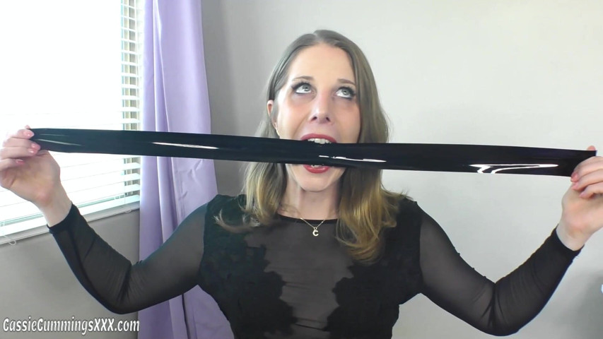 Cassie's BDSM Gag Try on and Talk (Cassie Cummings)