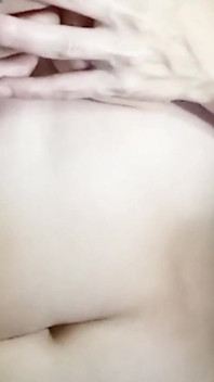 Venezuelana con grande figa pelosa si masturba fino all'orgasmo