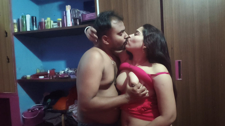 Sona bhabhi: Nadržená indická desi přítelkyně se líbá a tvrdě šuká od jejího...