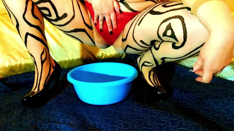 Natali-Alisa: Pissing