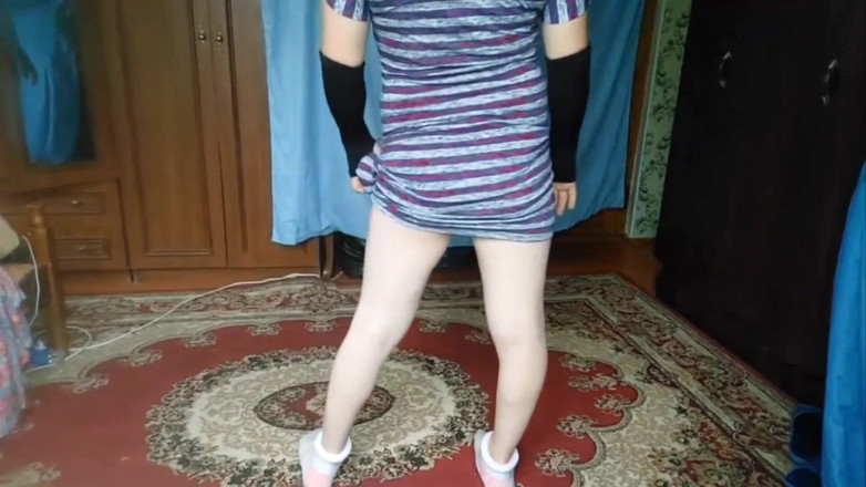 Kitty_Cross: Vysoká stehna a oči v ložnici