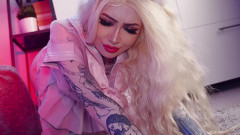 Eva Barbie: ある学生が試験を受けたいと言っていたので、私は彼女に申し出ました