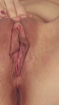 Home Pussy Play e Grande Clitóris em Minha Cama