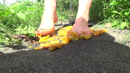 Goddess Misha Goldy: I will feed you from my feets & toes! Apricots crush...