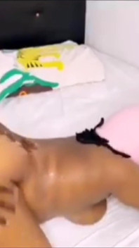 Cazzone nero mi scopa la figa duramente e in profondità orgasmi gemiti