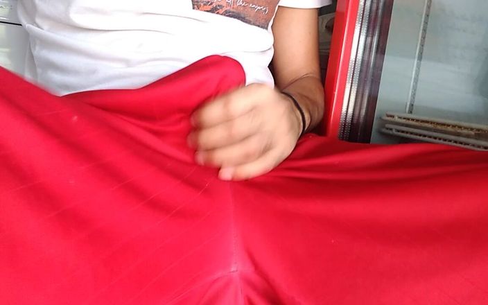 AlexAlejandro13: Masturbation sous le porche sexy