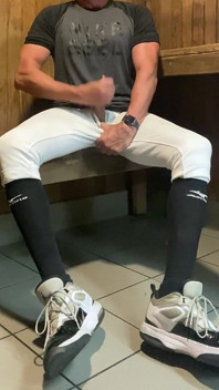 사우나에서 야구 장비에 버프 잭 Jockdad87 가장자리