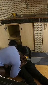 Kåt rörmokare som borrar hennes stora röv