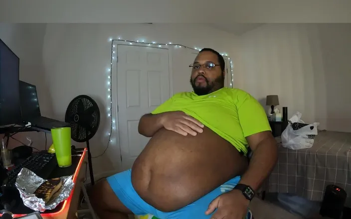 Blkhole420: Lunch break from a black fatty