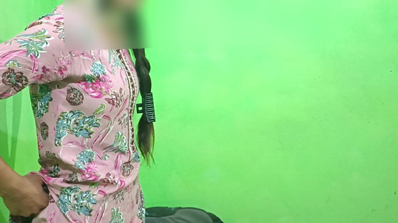 Radha_Singh_video: Del 1 riktig desi jungfru tonåring Indien flicka första gången bröst...