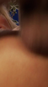 Sexy blonde MILF wird im büro hart gefickt