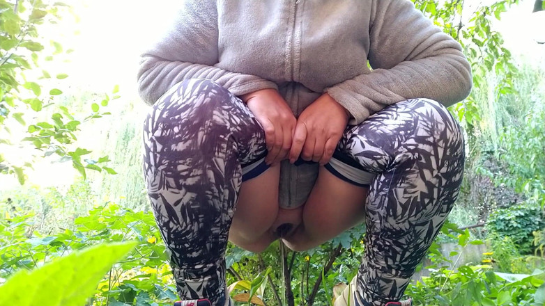 Elena: My golden nectar for you outdoors in yoga pants.