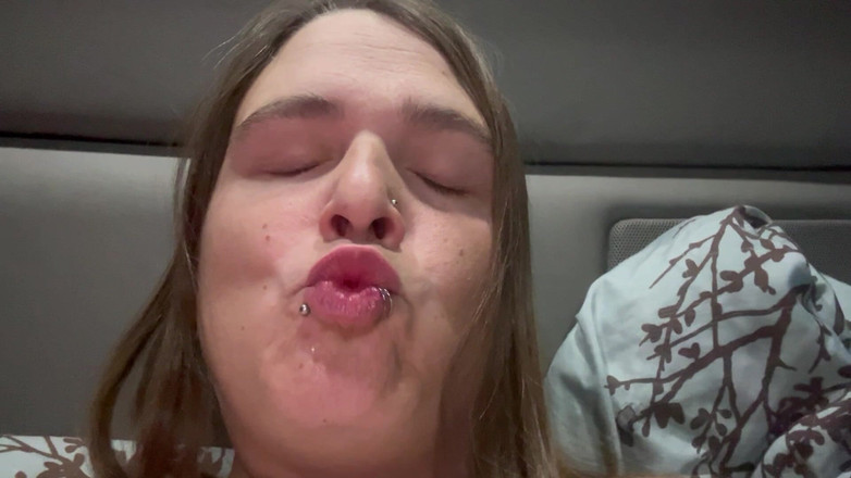 NerdyRegin: 一个孤独的变性人卡车司机呻吟和性高潮脱衣和屁股打屁股吞精