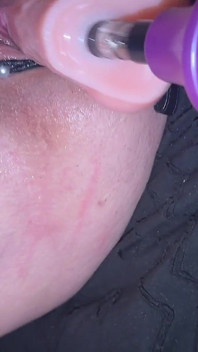 복종하는 마누라 기계 여러 차례 오르가즘