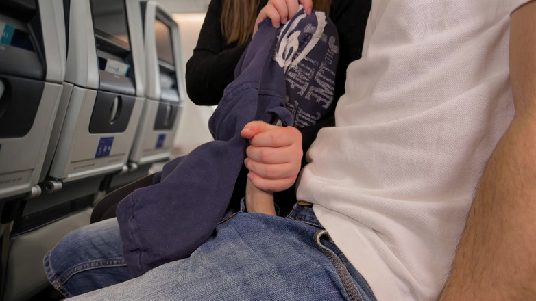 Marshmallow Sweet: Con cu công cộng khoe hàng trong máy bay - tôi đã...