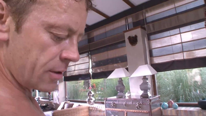 Rocco Siffredi porn: Возбужденная милфа присоединяется к большой межрасовой оргии