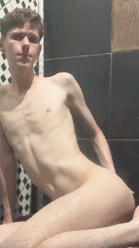 Kedoimath - a Twink Showing His Femine Body