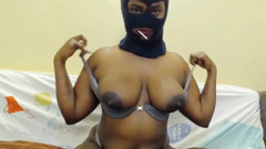 Super sexy ebony cuties: 롤리팝을 빠는 내 가슴을 때리는 꼬임 짜내기